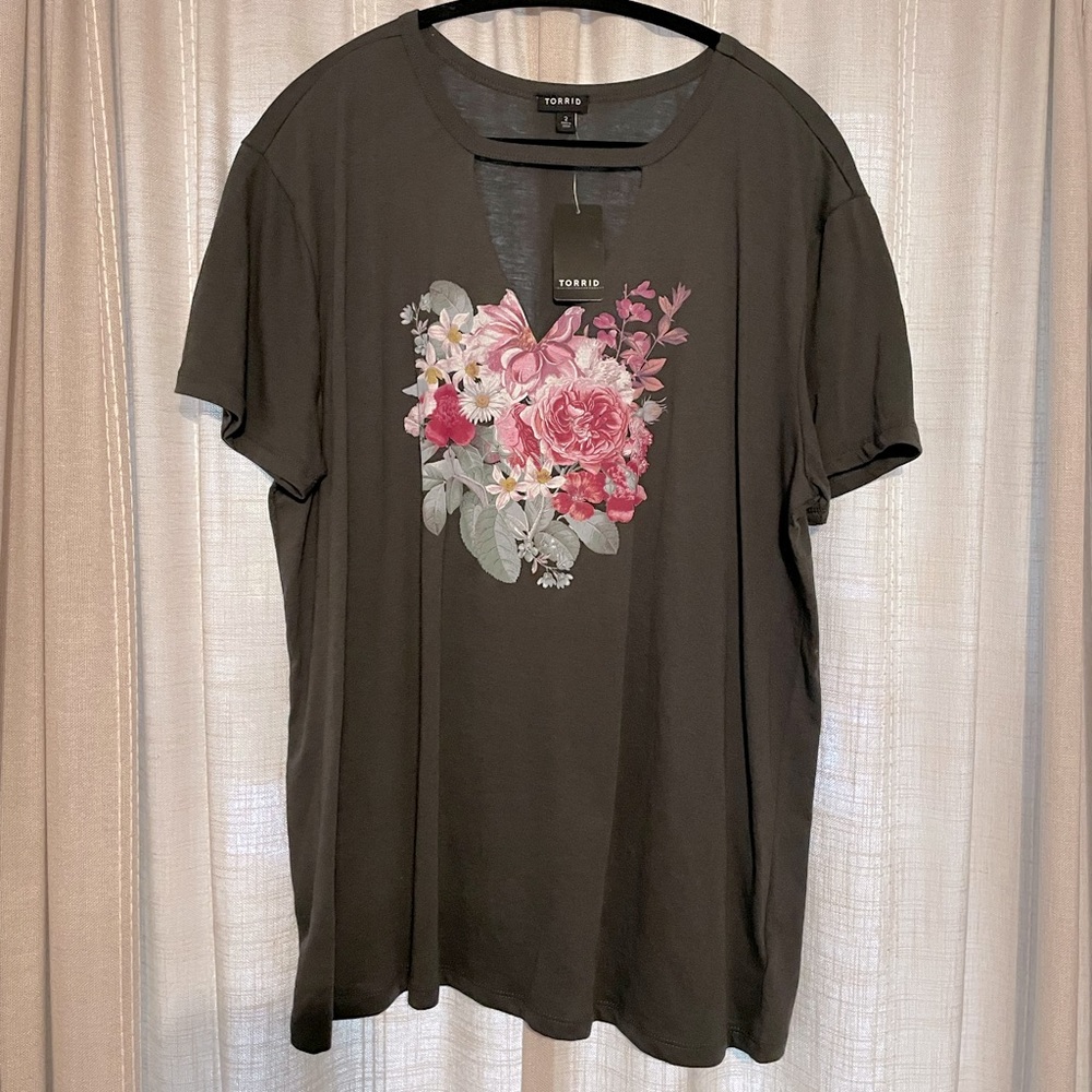 NWT Torrid charcoal gray floral choker T-shirt
